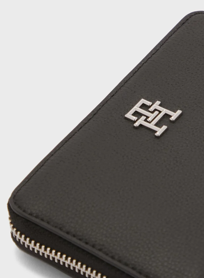 TOMMY HILFIGER Essential Medium Clutches