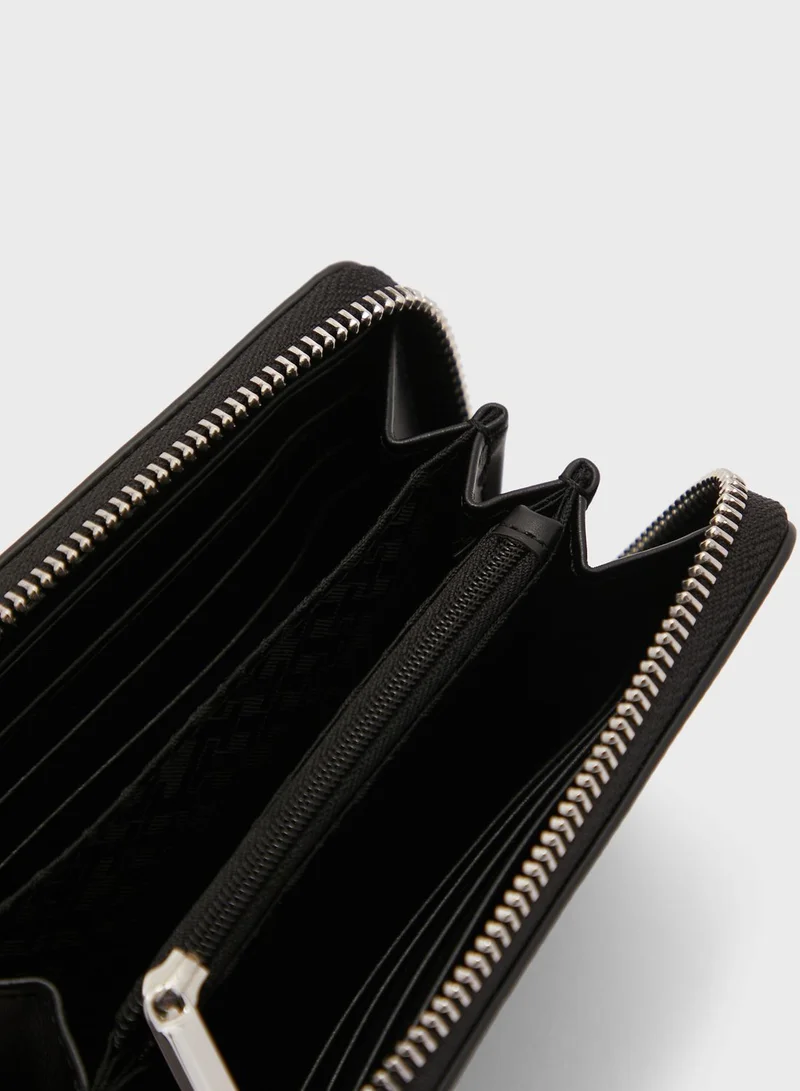 TOMMY HILFIGER Essential Medium Clutches