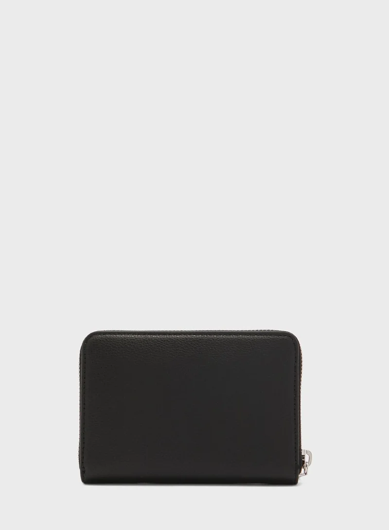 TOMMY HILFIGER Essential Medium Clutches