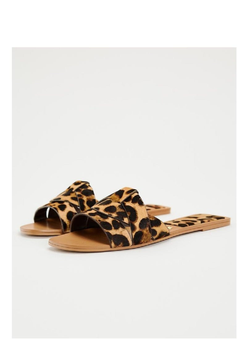 Zara Women Flat Sandals Leopard Print with Cross Straps  - Image 2