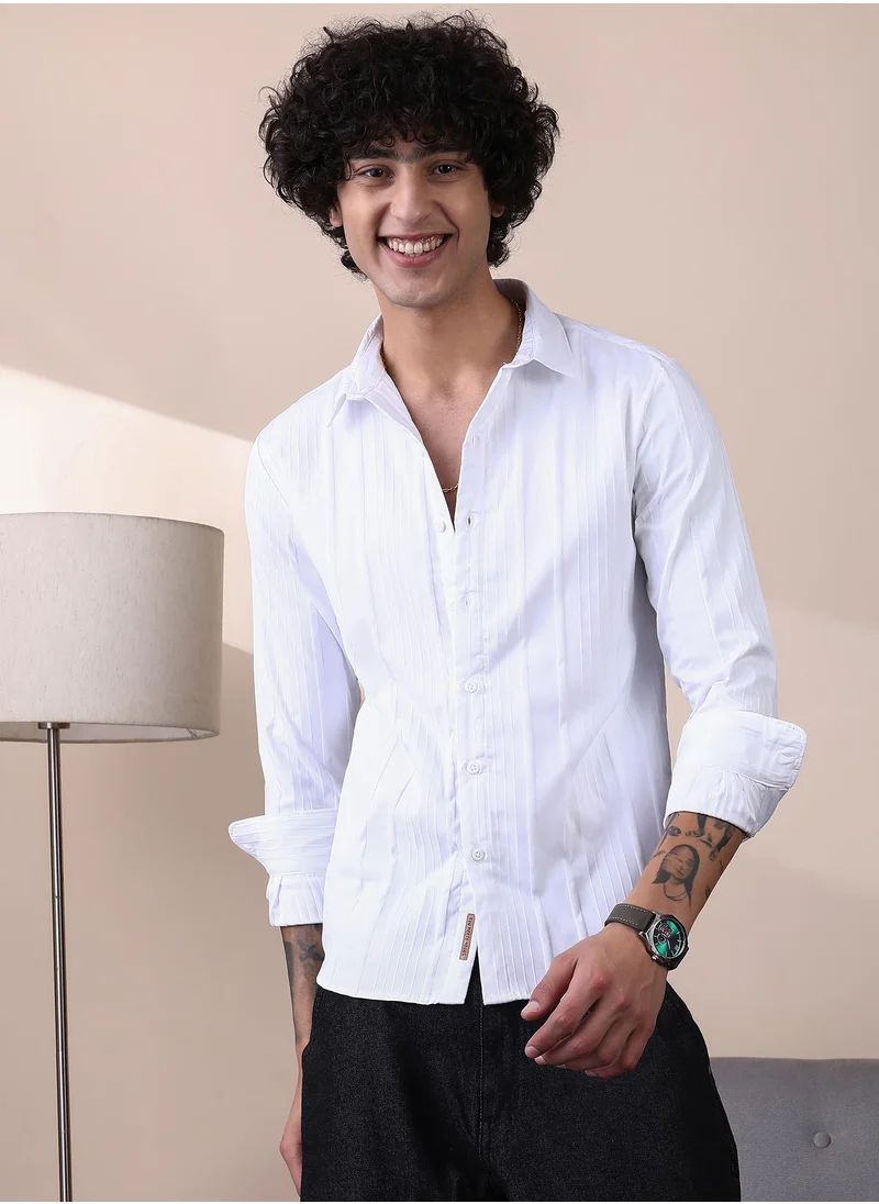 كامبوس سوترا Campus Sutra Men's Chalk White Unbalanced-Ridge Relaxed Shirt For Casual Wear | Spread Collar | Long Cuffed Sleeves | Button Closure | Shirt Crafted With Comfort Fit For Everyday Wear