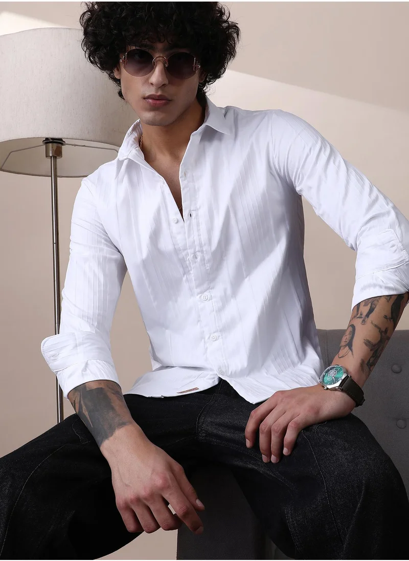 كامبوس سوترا Campus Sutra Men's Chalk White Unbalanced-Ridge Relaxed Shirt For Casual Wear | Spread Collar | Long Cuffed Sleeves | Button Closure | Shirt Crafted With Comfort Fit For Everyday Wear