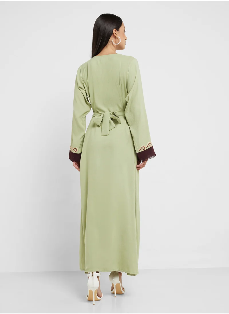 هيا كلوزيت Emroidered Belted Jalabiya