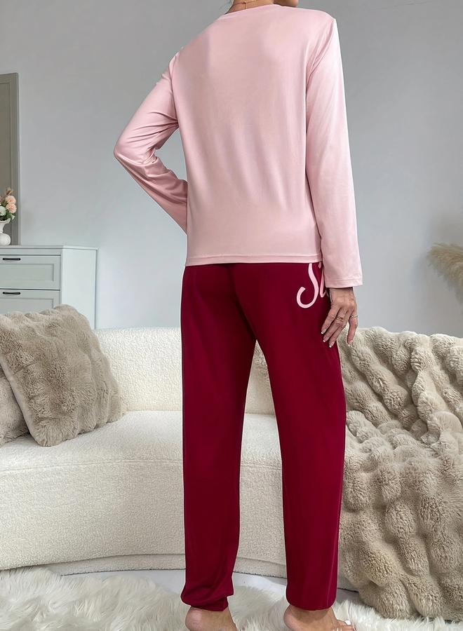 تايك تو طقم تيشيرت بطبعة عبارة مع بنطال برباط - Image 2