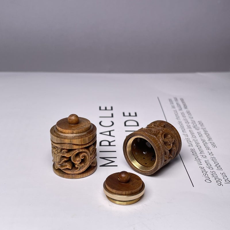 Traditional Wooden Peony Lotus Scented Pendant 3. Green sandalwood cylinder
