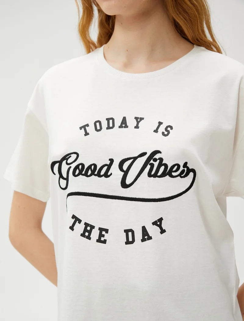 كوتون Crew Neck T-Shirt Short Sleeve Slogan Embroidered Cotton