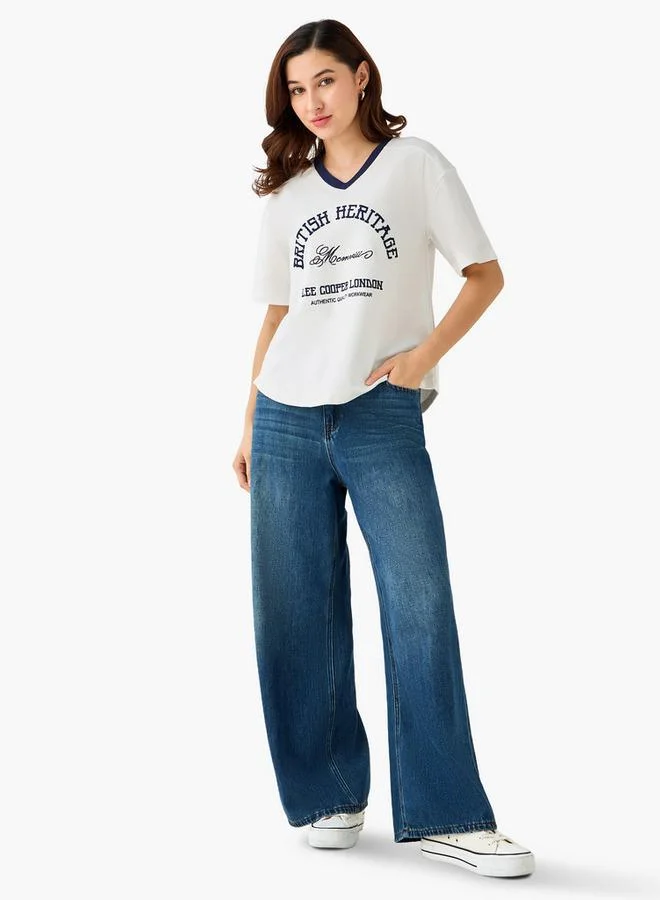 Lee Cooper Lee Cooper Regular Fit T-shirt with Logo Embroidery and V-neck