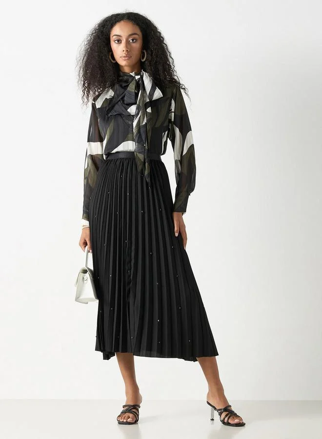 ايكونيك تنورة ميدي مزينة بتصميم إيه لاين وكشكش من آيكونيك