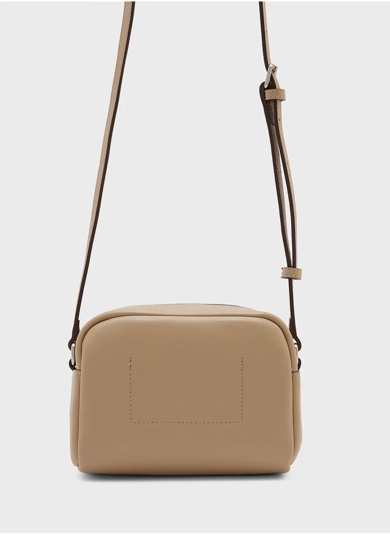 كالفن كلاين جينز Logo Sculpted Crossbody