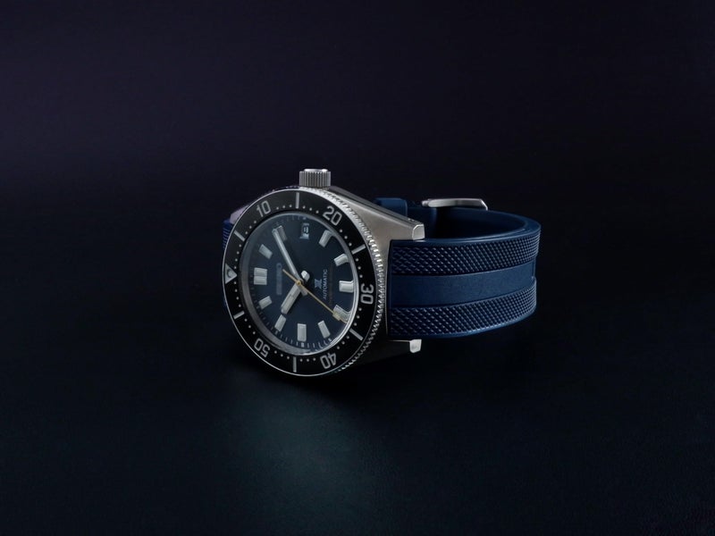 INO Design سوار ساعة StrapXPro(SPX1C) 20 مم من المطاط للرجال، سوار ساعة منحني بديل لساعة Seiko Prospex 62MAS، إعادة تفسير حديثة لسلسلة SPB/SBDC وسلسلة الإصدارات المحدودة لساعة الغوص SPB143، SPB239، SBDC103، SPB421، SLA067، إلخ. (أزرق بحري) - Image 3