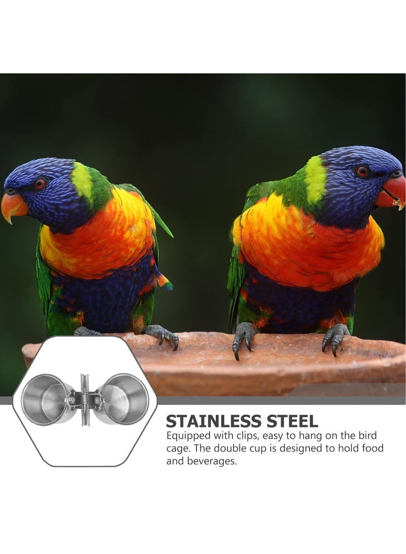 رات سو 2 قطعة أكواب تغذية مزدوجة للطيور الببغاوات من الفولاذ المقاوم للصدأ مع ملقط - أكواب لتقديم الطعام والماء للطيور مع حامل ملقط، مناسبة لتعليقها في القفص كإكسسوارات - Image 3