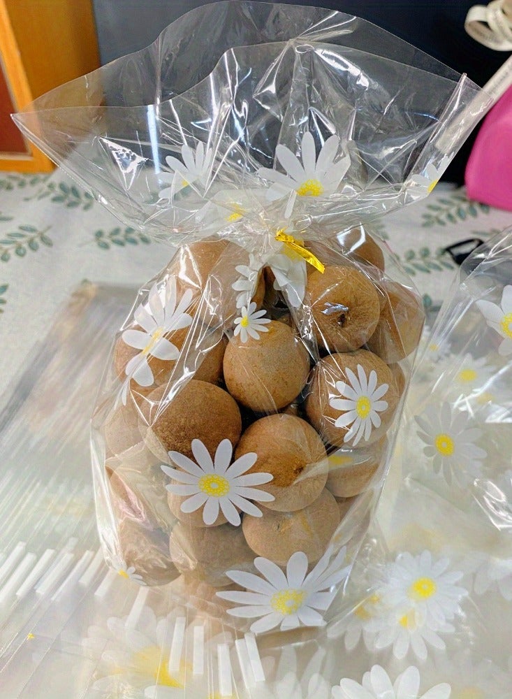 50-Piece Daisy Print Clear Plastic Gift Bags with Drawstring Closure for Wedding Favors, Birthday Party Supplies, Candy Bags, Cookie Packaging, Cake Pop Sleeves (15x23cm) - Image 3