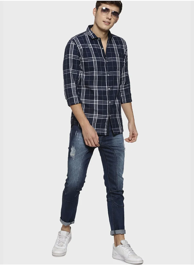 Campus Sutra Distressed Slim Fit Jeans