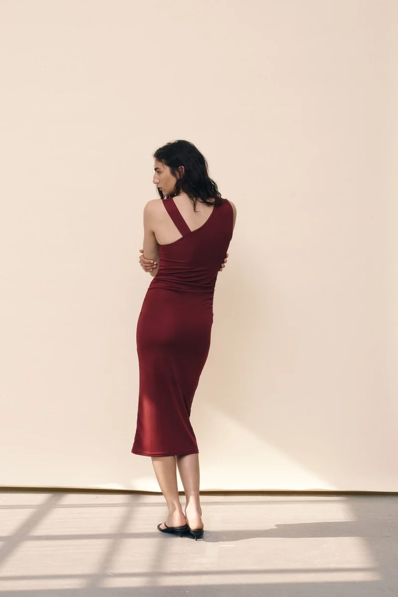 اتش اند ام فستان بتصميم منسدل