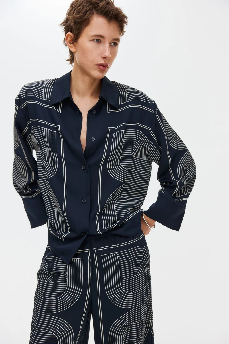 اتش اند ام قميص من التويل بقصّة فضفاضة