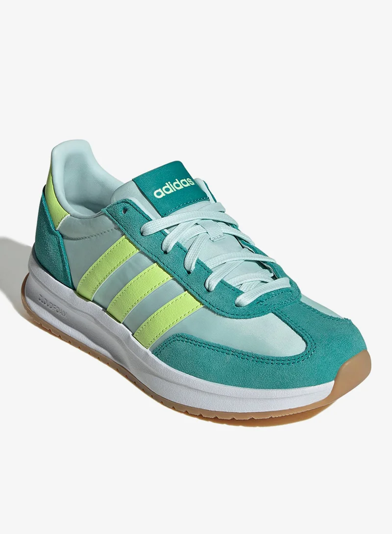 اديداس ركض  .