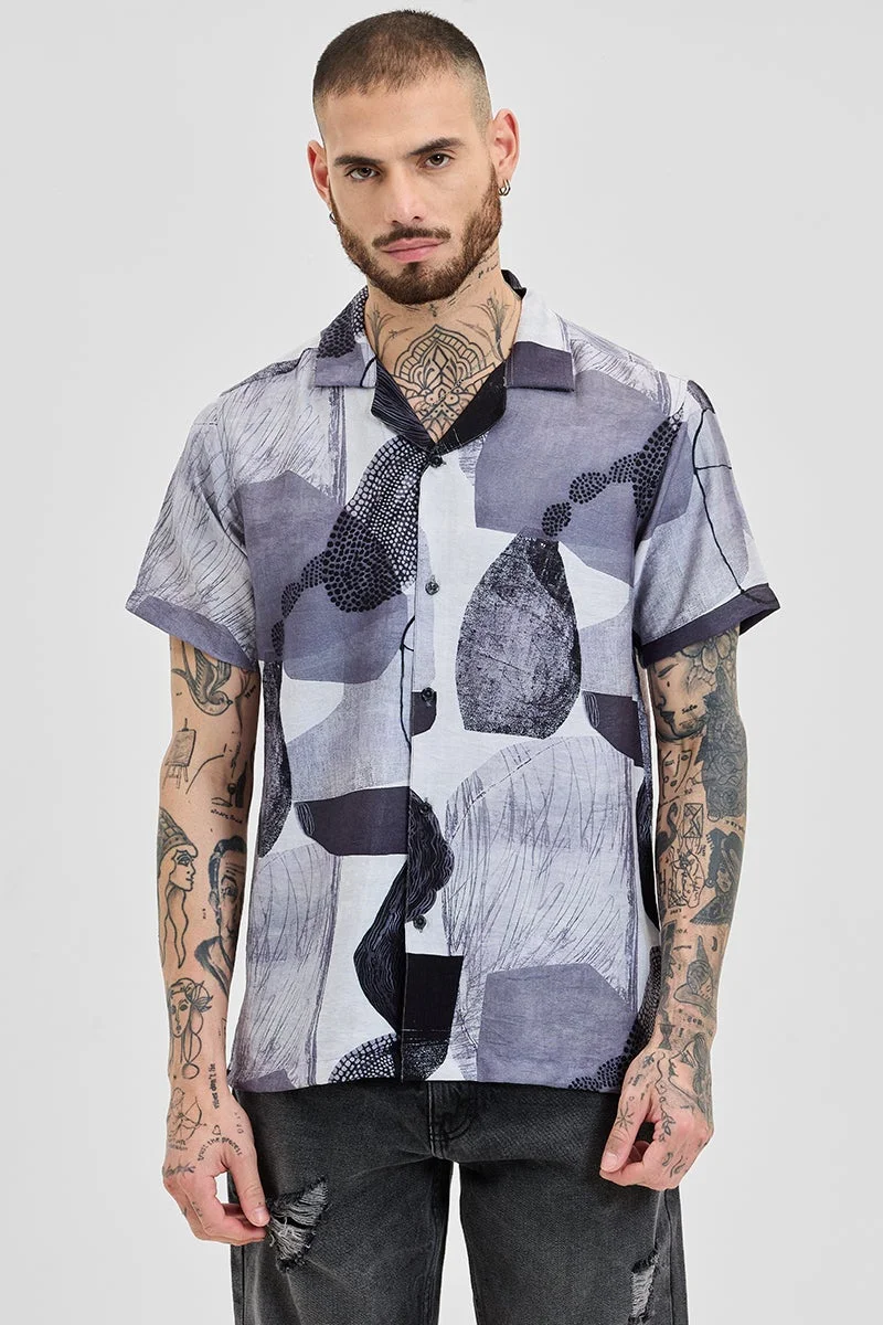 سنيتش قميص رمادي بقصة صندوقية مجردة