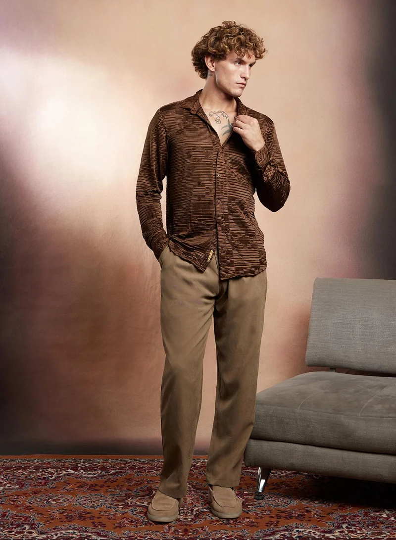 Campus Sutra Campus Sutra Men's Chocolate Brown Pleated-Rhombus Shirt For Casual Wear | Spread Collar | Long Cuffed Sleeves | Button Closure | Shirt Crafted With Comfort Fit For Everyday Wear