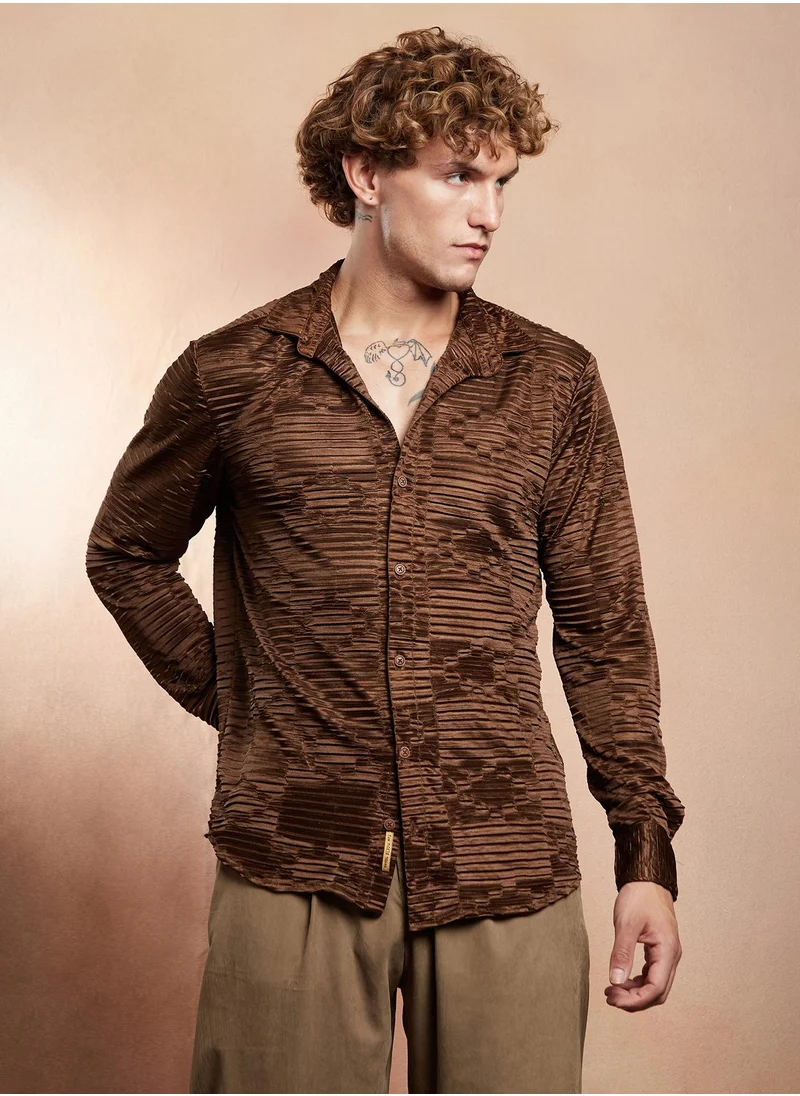 كامبوس سوترا Campus Sutra Men's Chocolate Brown Pleated-Rhombus Shirt For Casual Wear | Spread Collar | Long Cuffed Sleeves | Button Closure | Shirt Crafted With Comfort Fit For Everyday Wear