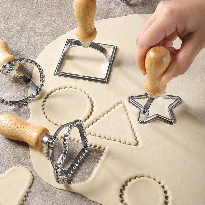 Zinc Alloy Biscuit Mold Snack Cake Dumpling Skin Edge Flower Embossed Biscuit Mold Wooden Handle Stainless Steel Pancake Cutter Wheel - Image 5