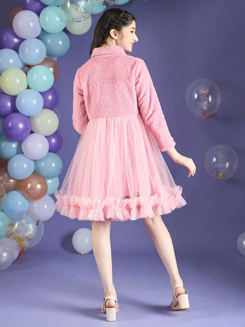 شيري أند جيري فستان بناتي "Fit and Flare" وردي بلمعة فرو صناعي وشبكة - تصميم احتفالي ومميز بأكمام كاملة.