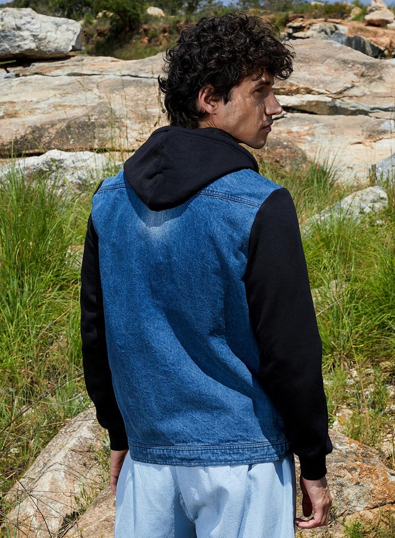 كامبوس سوترا Men's Black & Blue Medium-Wash Denim Jacket With Sweatshirt Sleeve  - Image 5