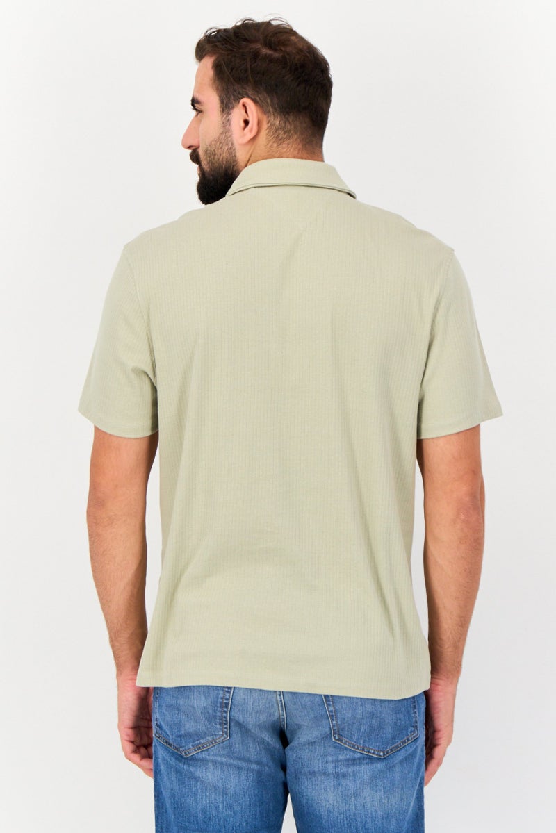 VINCE CAMUTO تي شيرت بولو للرجال بقصة عادية بأكمام قصيرة بسحاب ربع، أخضر مريمي - Image 2