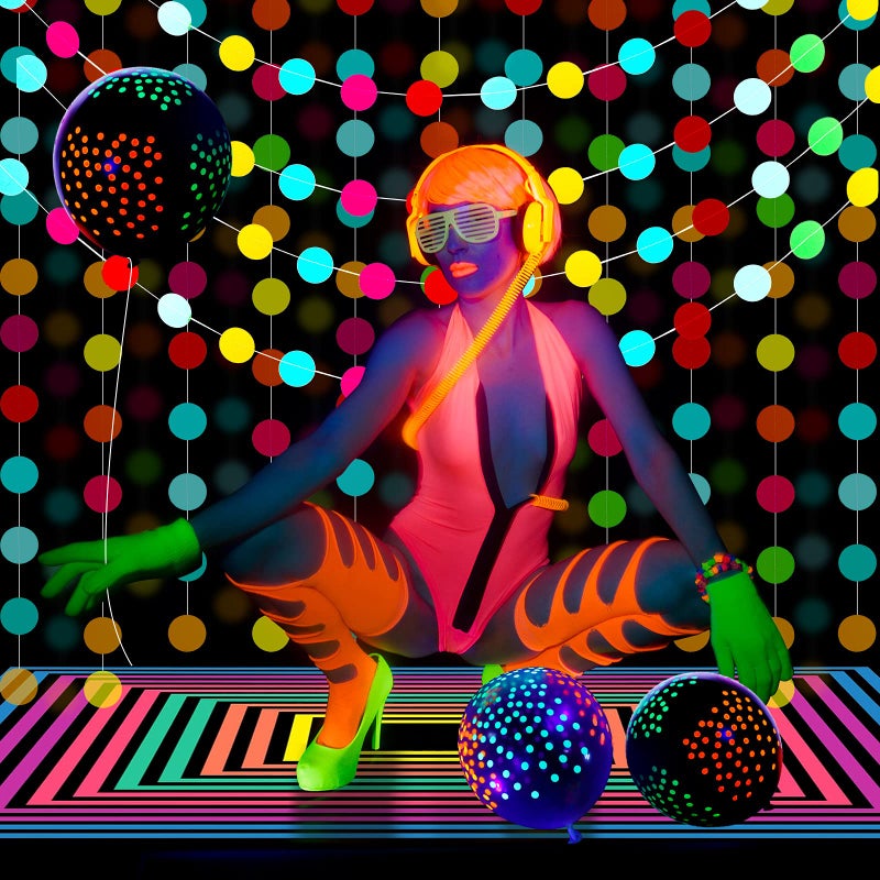 Skylety لوازم الحفلات المتلألئة في الظلام مجموعة لوازم الحفلات النيون، 98.4 قدم 6 لفات شريط لامع تحت الضوء الأسود 14.4 قدم زينة شريط النيون 25 قطعة زينة بالون فلوريسنت (نقطة ساطعة) - Image 2