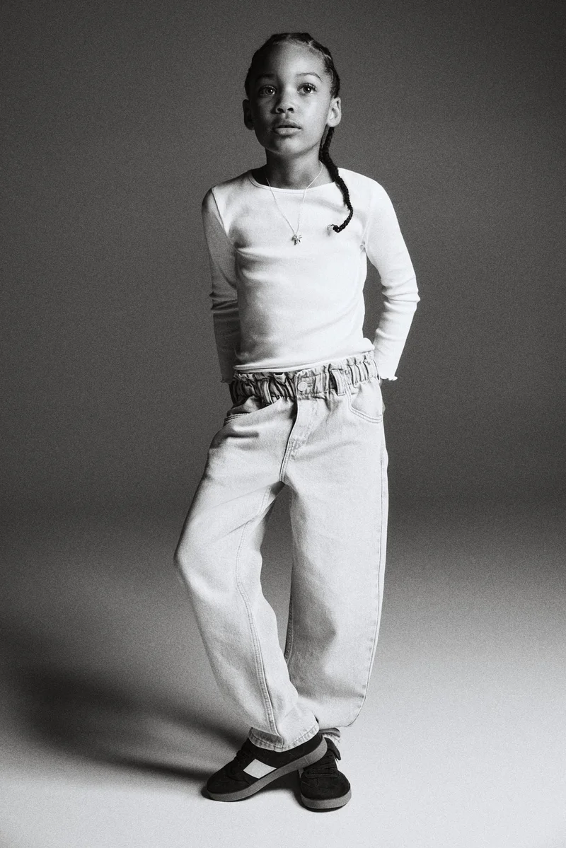 اتش اند ام جينز بقصّة مريحة وخصر مجعد