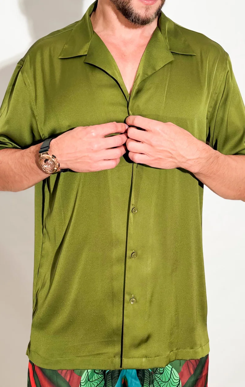 جانارا جونز قميص ساتان لندن زيتوني