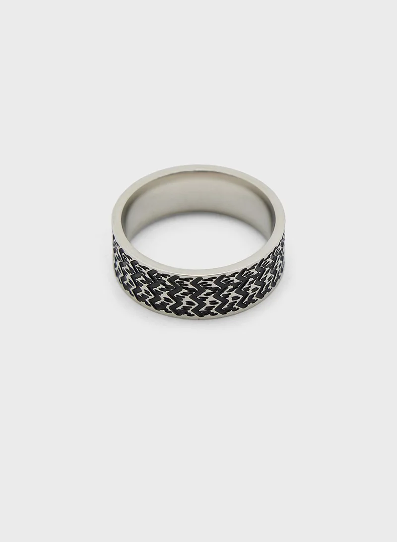 سفنتي فايف خاتم بنقش متعرج