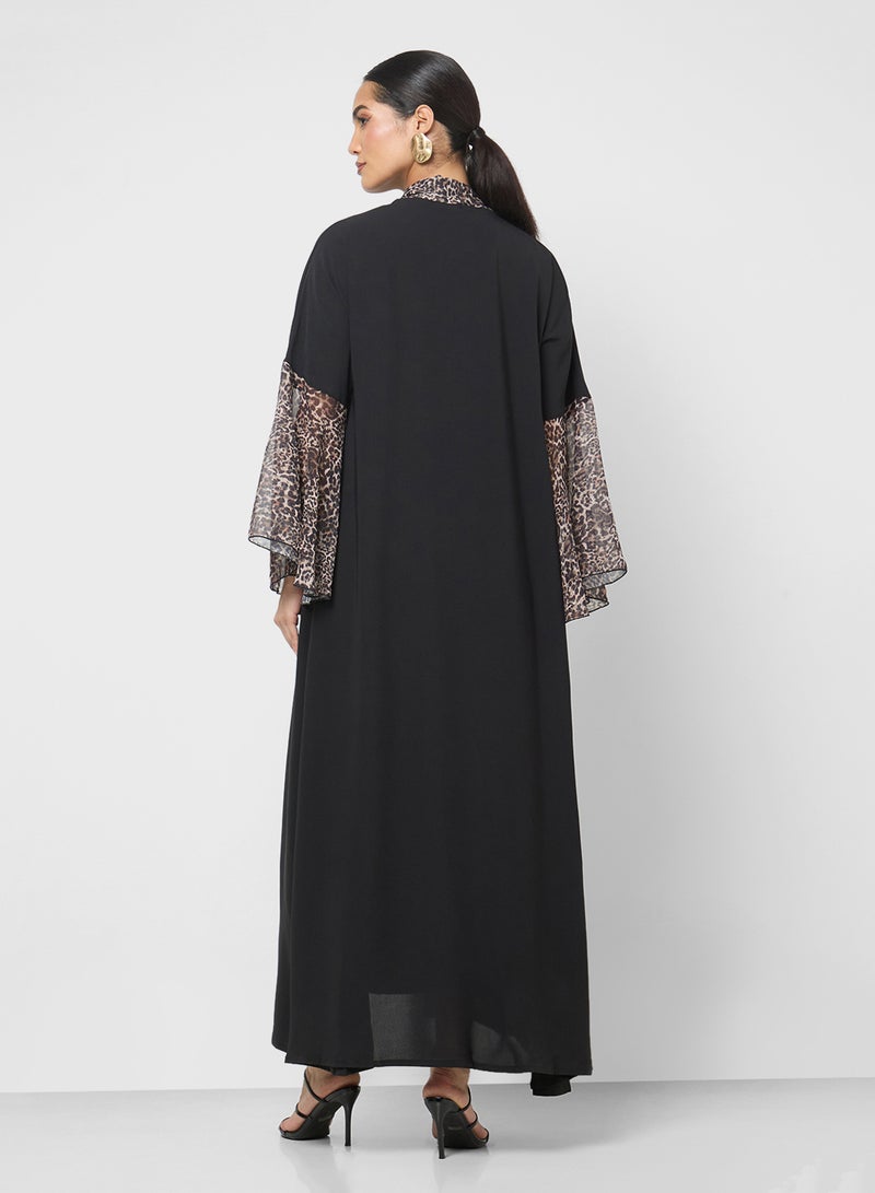 Khizana Abaya With Printed Trim - Image 2
