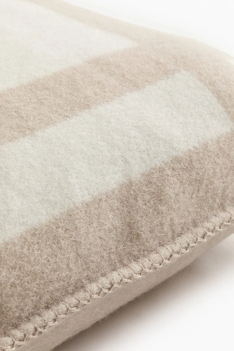 اتش اند ام غطاء وسادة من مزيج الصوف