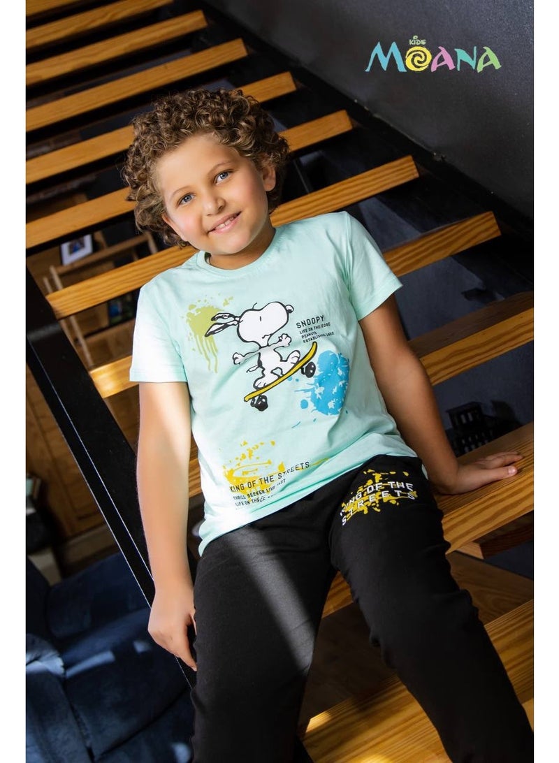 موانا طقم بيجامة أولادي صيفي من موانا مع تي شيرت بطبعة كرتونية وبنطلون رياضي أسود - Image 3