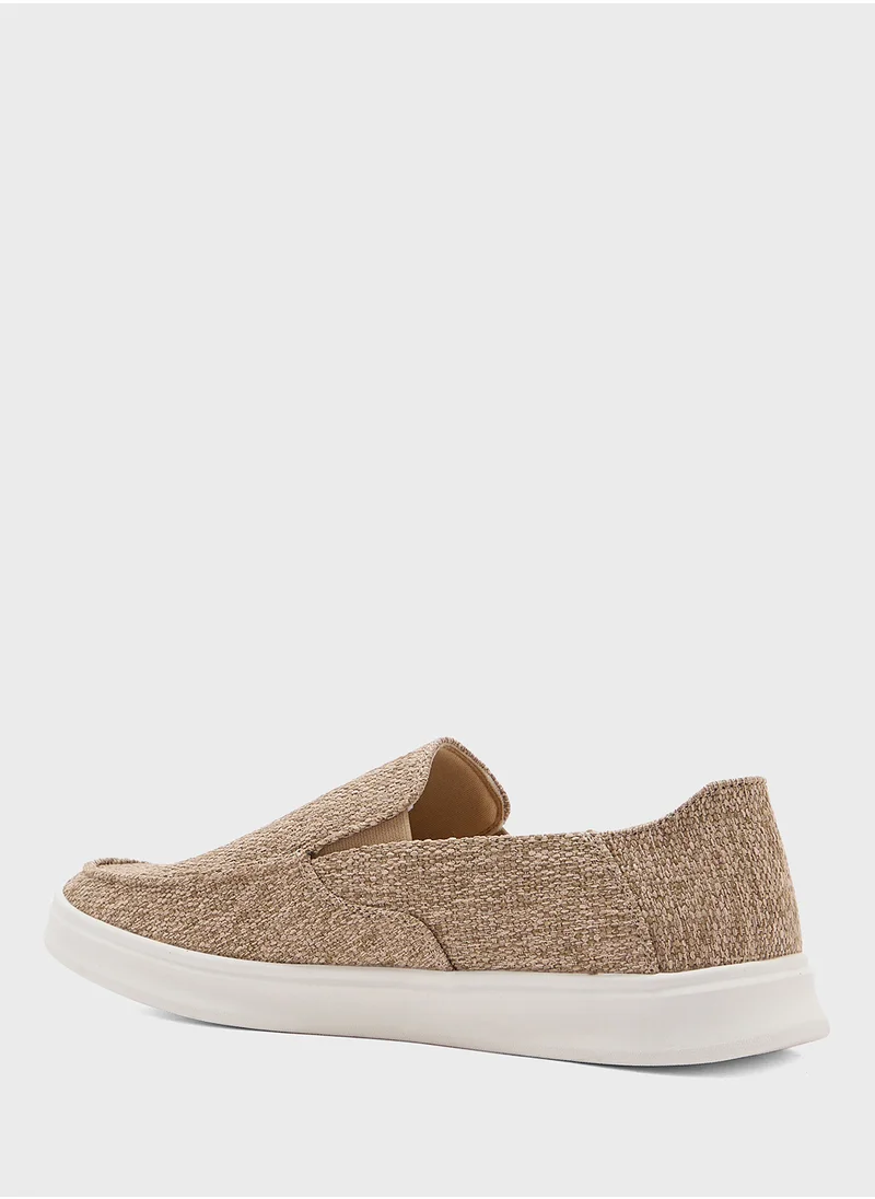 روبرت وود Casual Slip Ons