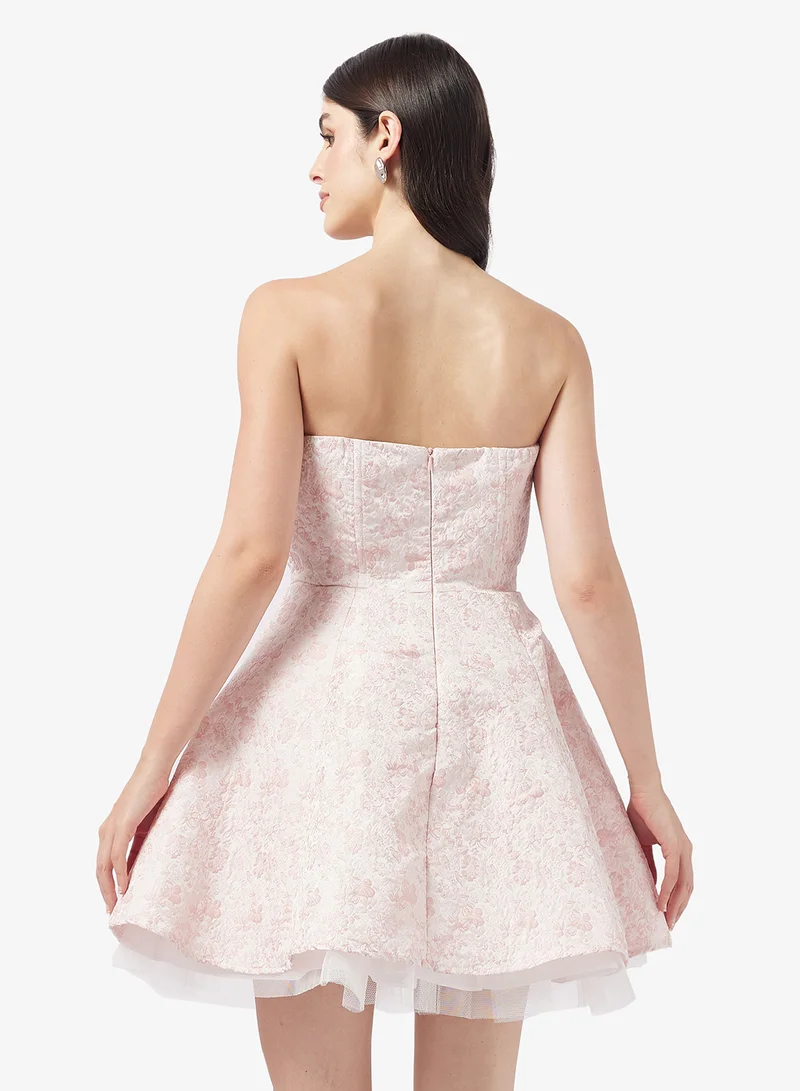 كولكتيف ذي لايبل فستان قصير بدون حمالات بتفاصيل فيونكة