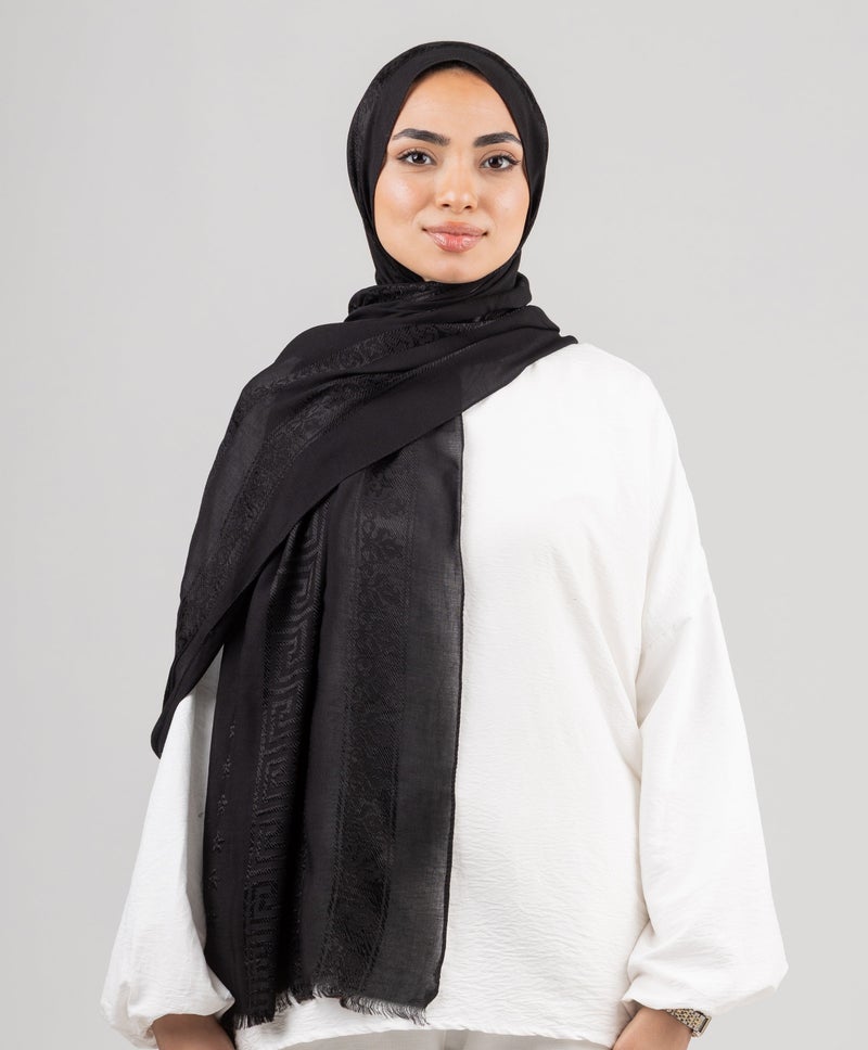 طرحة كتان أنيقة سوداء