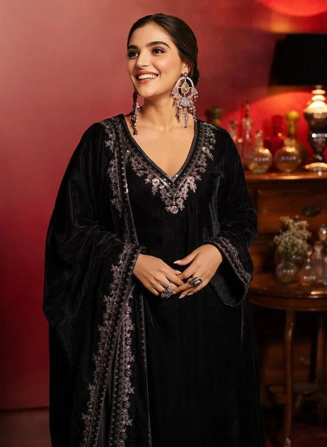 آي شين طقم كورتا وسروال مخمل مطرز من إيشين مع دوباتا