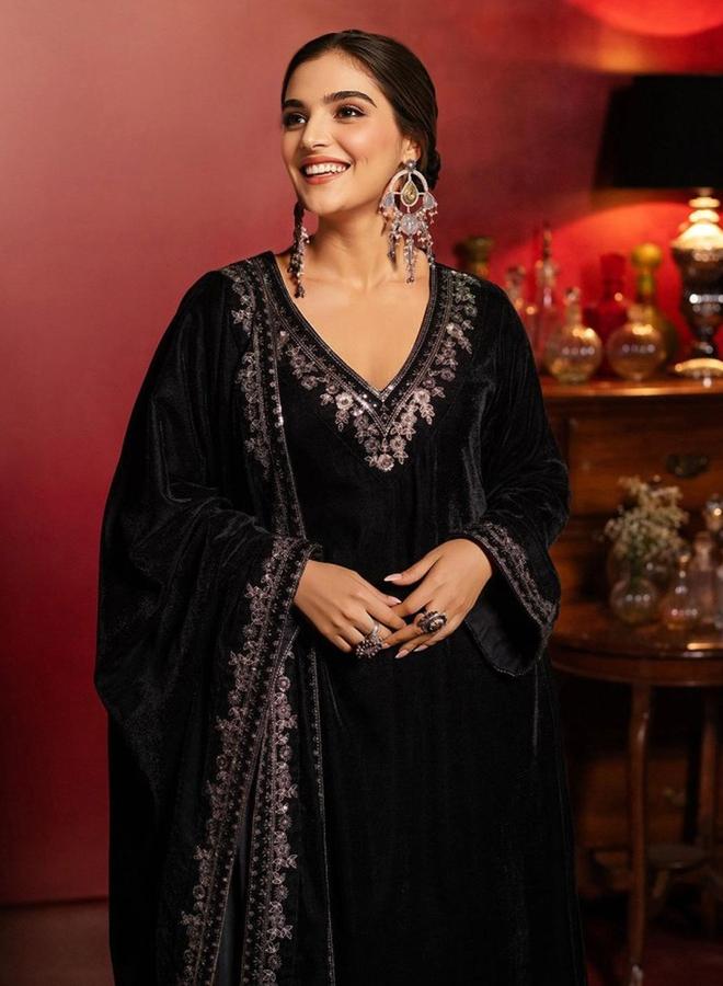 آي شين طقم كورتا وسروال مخمل مطرز من إيشين مع دوباتا - Image 1