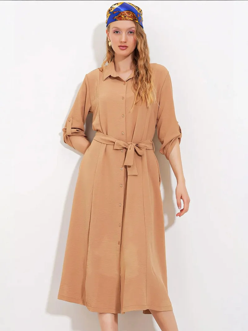 بيغ دارت فستان ميدي بنقشة بارزة بياقة قميص وربطة