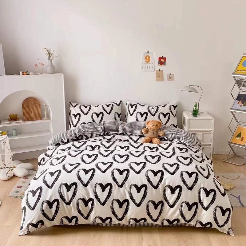 Houseri Black and White Comforter Set  Full Size Comforter with Heart Shaped Quilt  Kawaii Cute Bedding for Teenage Girls