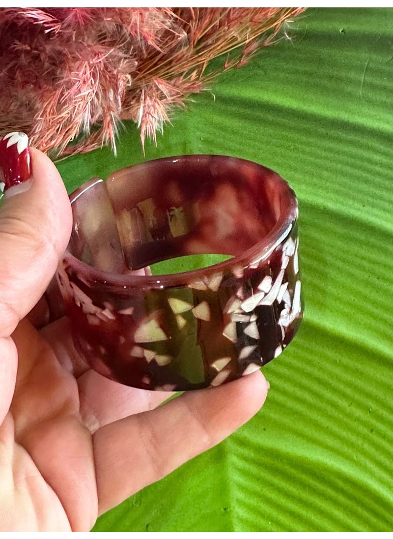 Gönülden Tasarım Heartfelt Design Acrylic and Mother of Pearl Mixed Design Women's Bone Bracelet Diameter 7 cm  - Image 3