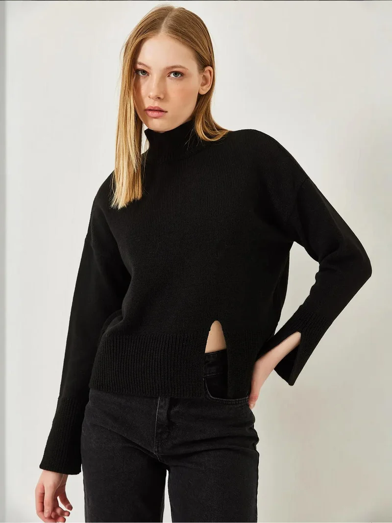 بيانكو لوتشي كنزة بياقة عالية بقصة مريحة وفتحة جانبية