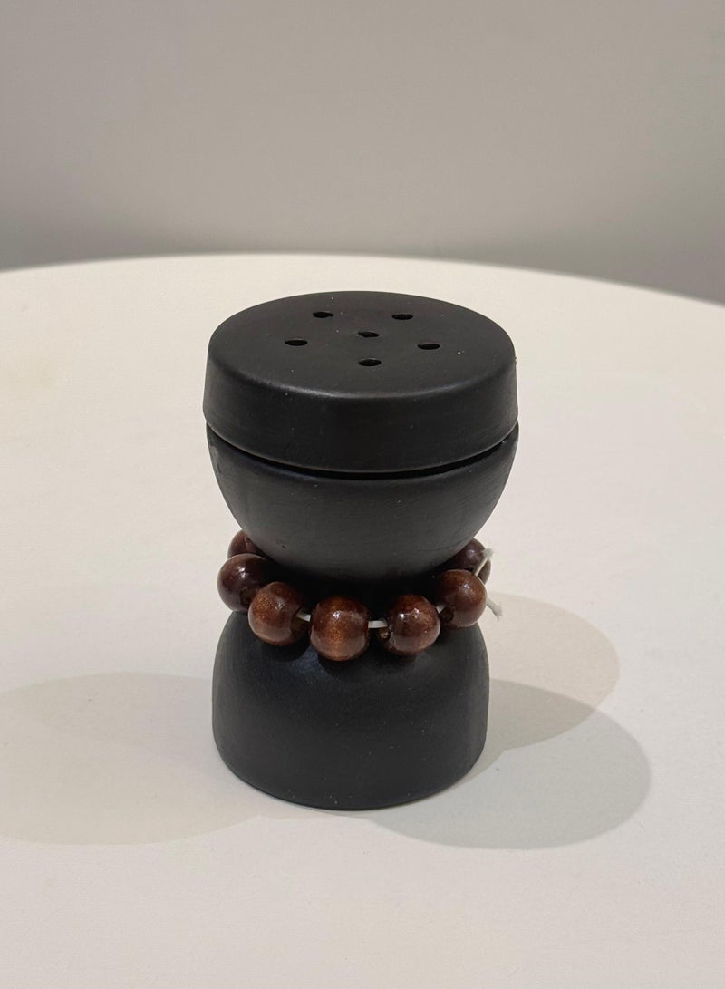 Modern incense burner for everyday use or as a gift on special occasions, black color, made in India, diameter 7 cm and height 10 cm.