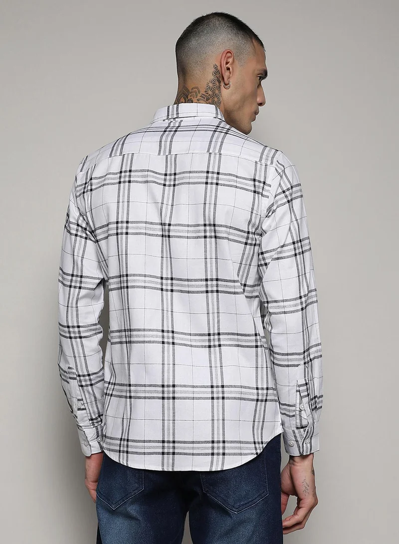 Campus Sutra Campus Sutra Men's White & Black Tartan Plaid Shirt For Casual Wear | Spread Collar | Long Sleeve | Button Closure | Cotton Shirt Crafted With Comfort Fit For Everyday Wear