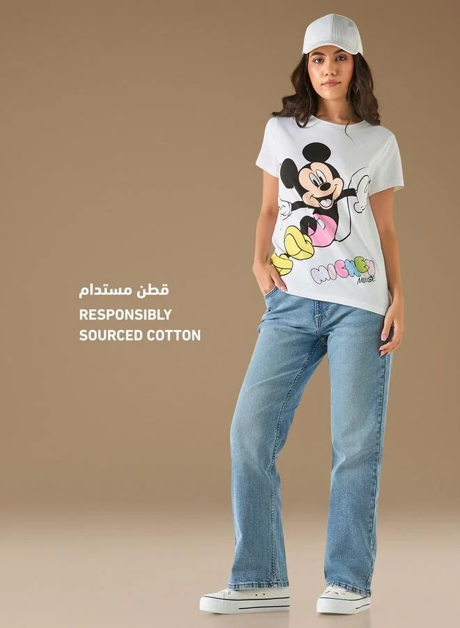 اس بي كاركترز تيشيرت بياقة ضيّقة وأكمام قصيرة وطبعات ميكي ماوس