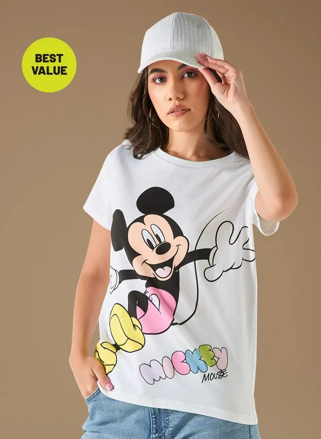 اس بي كاركترز تيشيرت بياقة ضيّقة وأكمام قصيرة وطبعات ميكي ماوس
