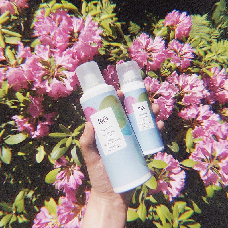 R+Co ر+كو بخاخ حجم جاف بالون للسفر | حجم خفيف وطويل الأمد + قوام قابل للمس | نباتي + خالي من التجارب على الحيوانات | 2 أونصة (قد يختلف التعبئة) - Image 2