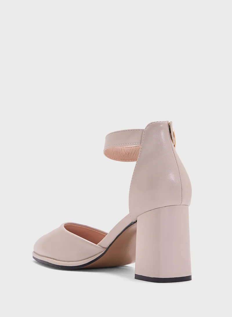 GRASS Heeled Pump With Ankle Strap