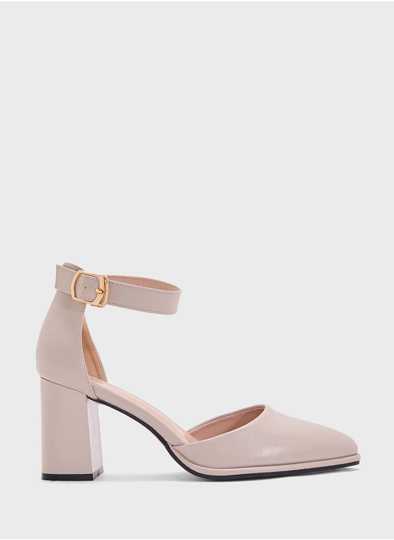 جراس Heeled Pump With Ankle Strap